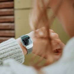 Montre Casio Vintage Bluetooth® ABL-100 Argent avec cadran négatif