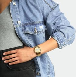 Reloj Casio Vintage redondo dorado