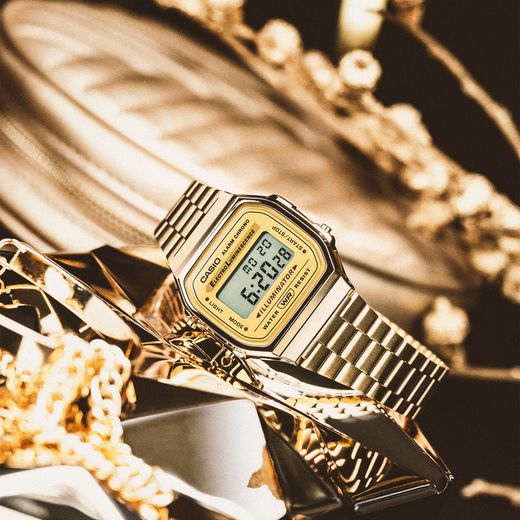 Montre en or unisexe vintage numérique Casio, cadran en or