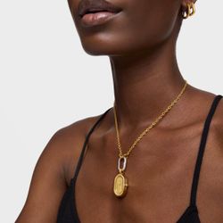 Relógio de pingente oval dourado Tous Hold