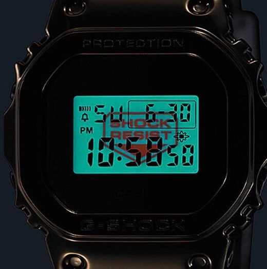 Reloj de hombre Casio cuadrado con correa transparente y caja dorada