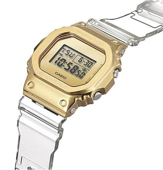Reloj de hombre Casio cuadrado con correa transparente y caja dorada