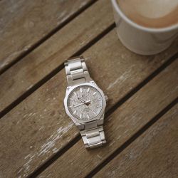 Reloj de hombre Casio Edifice EFR-S108DE con cristal de zafiro y esfera gris texturizada