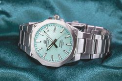 Casio Edifice Herrenuhr aus Stahl mit Tiffany Blue-Saphirglas