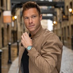 Casio Edifice Herrenuhr aus Stahl mit Tiffany Blue-Saphirglas