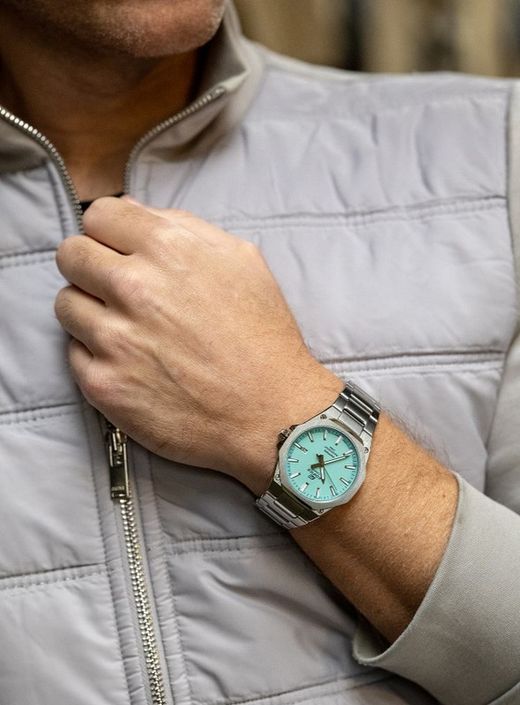 Casio Edifice Herrenuhr aus Stahl mit Tiffany Blue-Saphirglas