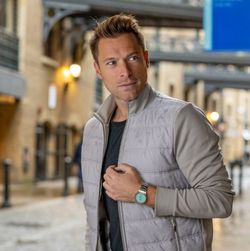 Casio Edifice Herrenuhr aus Stahl mit Tiffany Blue-Saphirglas