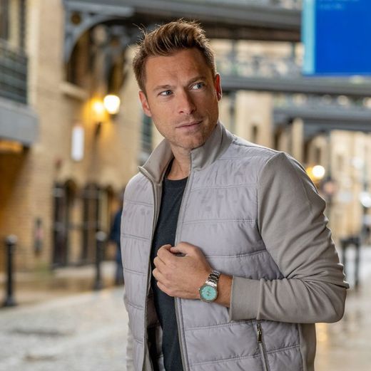 Casio Edifice Herrenuhr aus Stahl mit Tiffany Blue-Saphirglas