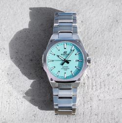 Casio Edifice Herrenuhr aus Stahl mit Tiffany Blue-Saphirglas