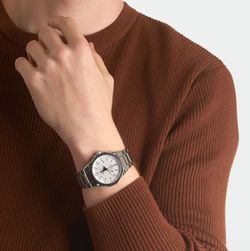 Reloj de hombre Casio Edifice en acero con cristal de zafiro y esfera blanca