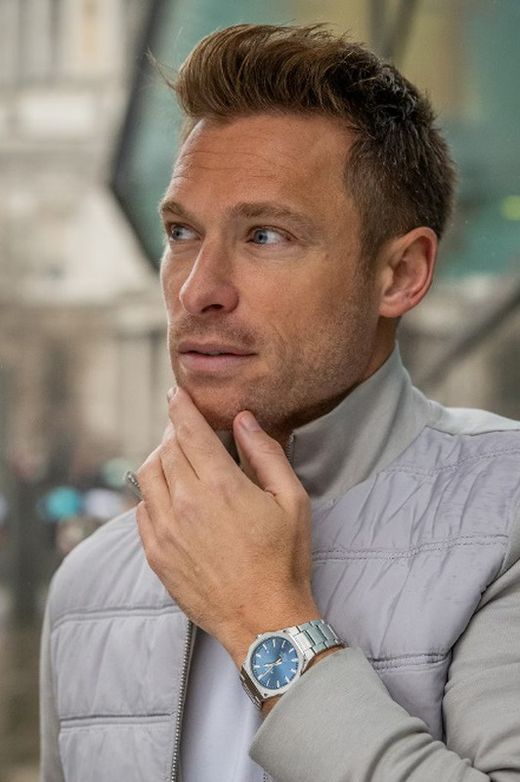 Reloj de hombre Casio Edifice en acero con cristal de zafiro y esfera marino