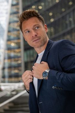 Reloj de hombre Casio Edifice en acero con cristal de zafiro y esfera marino