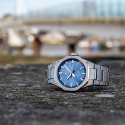 Reloj de hombre Casio Edifice en acero con cristal de zafiro y esfera marino