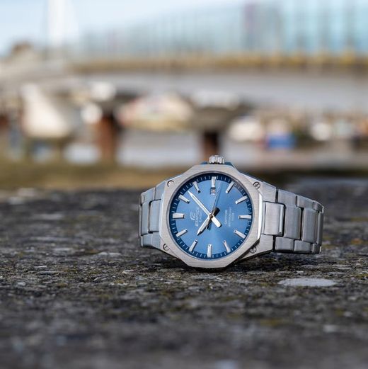 Reloj de hombre Casio Edifice en acero con cristal de zafiro y esfera marino