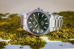 Casio Edifice Herrenuhr aus Stahl mit Saphirglas und grünem Zifferblatt