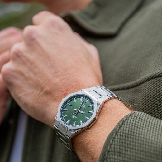 Casio Edifice Herrenuhr aus Stahl mit Saphirglas und grünem Zifferblatt
