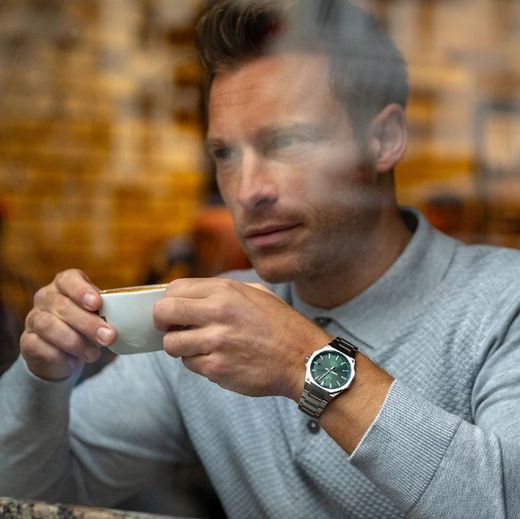 Casio Edifice Herrenuhr aus Stahl mit Saphirglas und grünem Zifferblatt