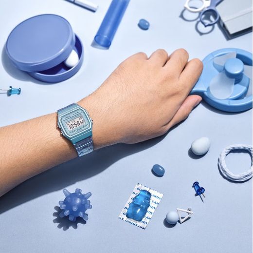 Reloj digital Casio azul transparente
