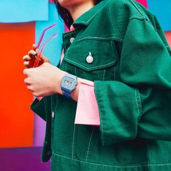 Reloj digital Casio azul transparente