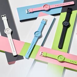 Reloj Casio LQ-24 color azul cielo con detalles verdes