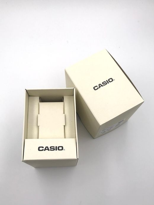 Reloj Casio LQ-24 color blanco con detalles rojos