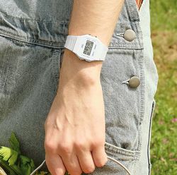 Montre Casio F-91 numérique unisexe, blanche