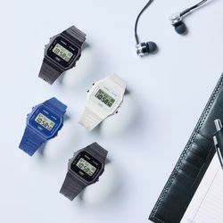 Reloj digital Casio Unisex F-91 color negro y detalles marrones