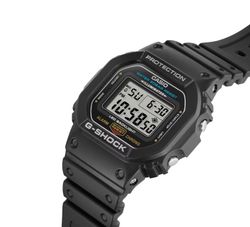 Relógio digital G-Shock DW-5600 resistente a choques na cor preta