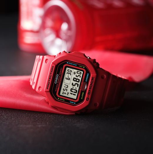 Reloj digital G-Shock resistentes a los golpes DW-5600 color rojo
