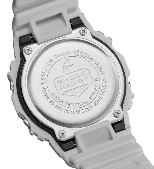 Reloj digital G-Shock resistentes a los golpes en color plateado metalizado