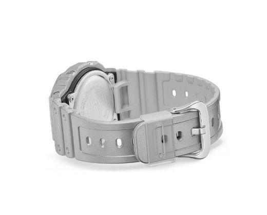 Reloj digital G-Shock resistentes a los golpes en color plateado metalizado
