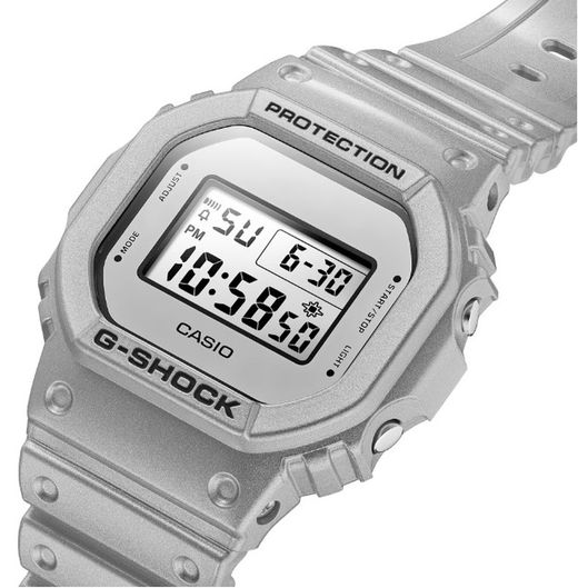 Reloj digital G-Shock resistentes a los golpes en color plateado metalizado
