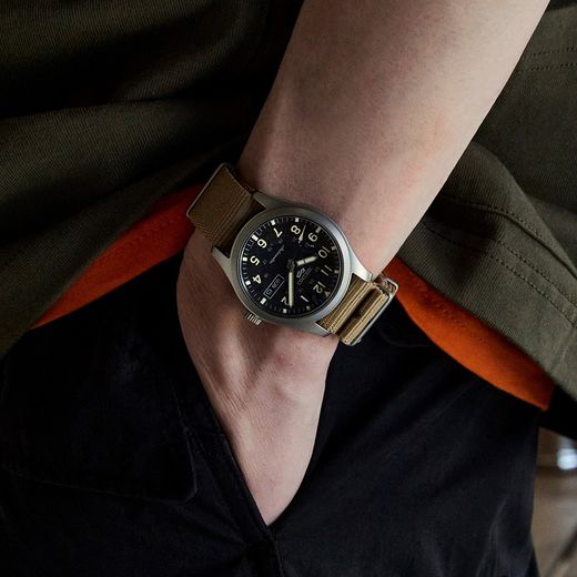 Reloj Seiko Hombre SRPG35K1 GMT 5 Sports Automático nylon arena