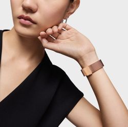 Tous Karat Runde Mesh-Uhr in Rosa