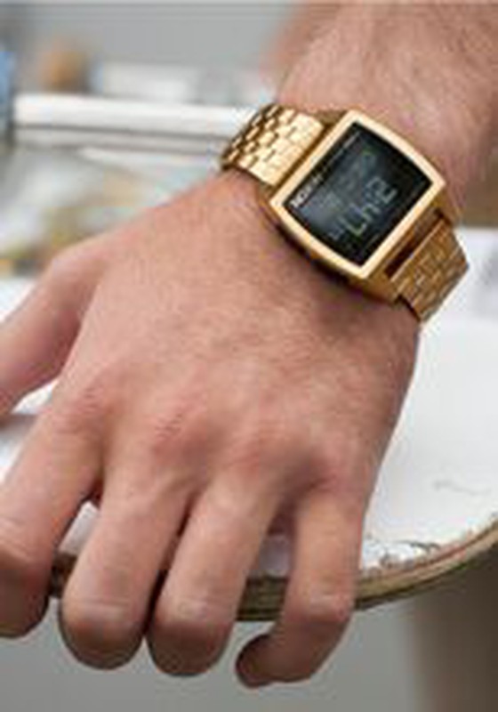 Reloj de hombre acero digital dorado — Miralles Arévalo Joyeros