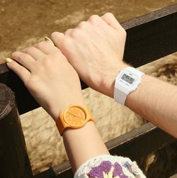 Reloj Unisex Casio MQ-24 color amarillo