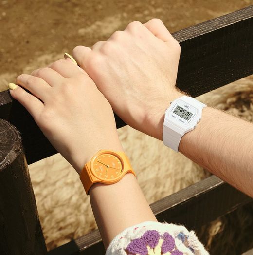 Reloj Unisex Casio MQ-24 color amarillo