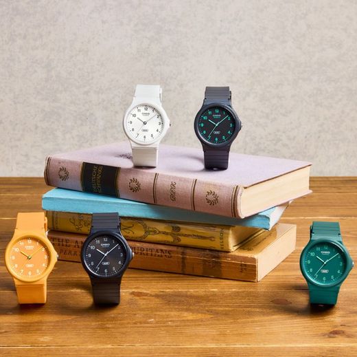 Reloj Unisex Casio MQ-24 color amarillo