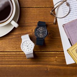 Casio MQ-24 Unisex-Uhr, Weiß