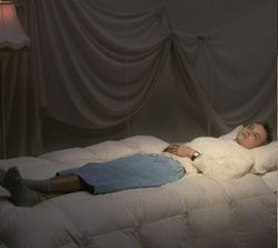 Casio MQ-24 Unisex-Armbanduhr, schwarzes und weißes Zifferblatt