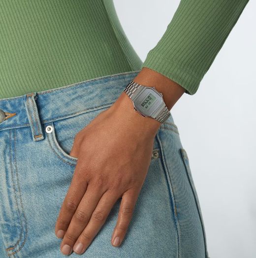 Reloj vintage Casio plateado con esfera plateada efecto espejo