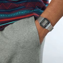 Montre Casio vintage cadran noir argenté