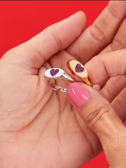 Vergoldetes Sterlingsilber-Markenzeichen mit Herz